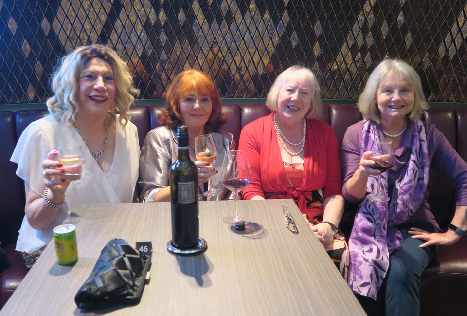 Pre-dinner meet up with Jean, Chris and Linda Pre-dinner meet up with Jean, Chris and Linda