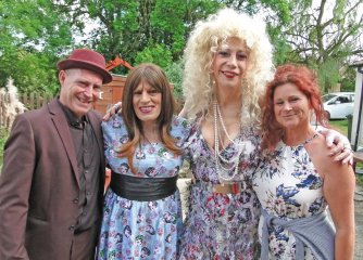 Tim, Yasmine, Martine & Claudine